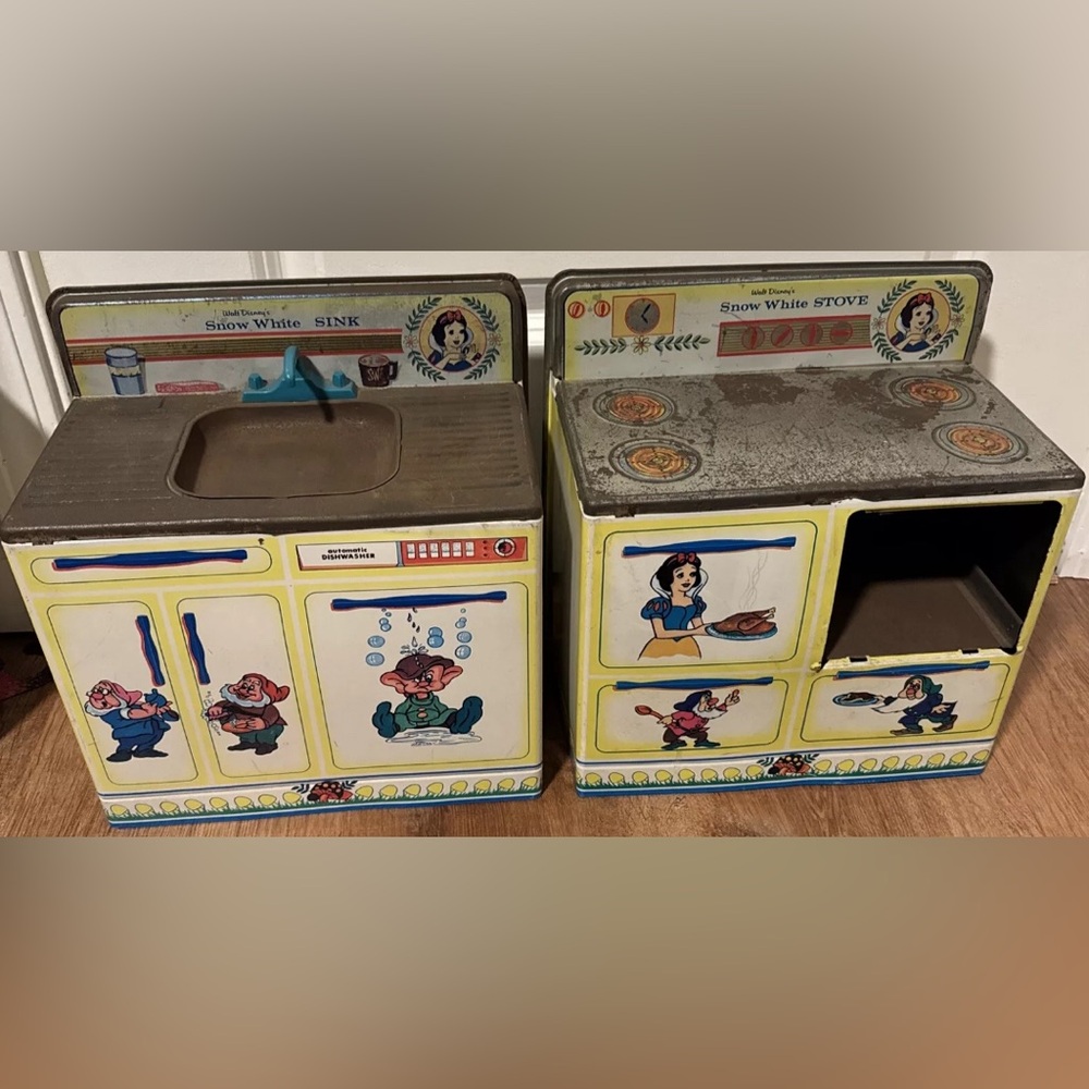 VERY RARE Original Vintage Walt Disney’s Snow White Sink And Stove Collectibles